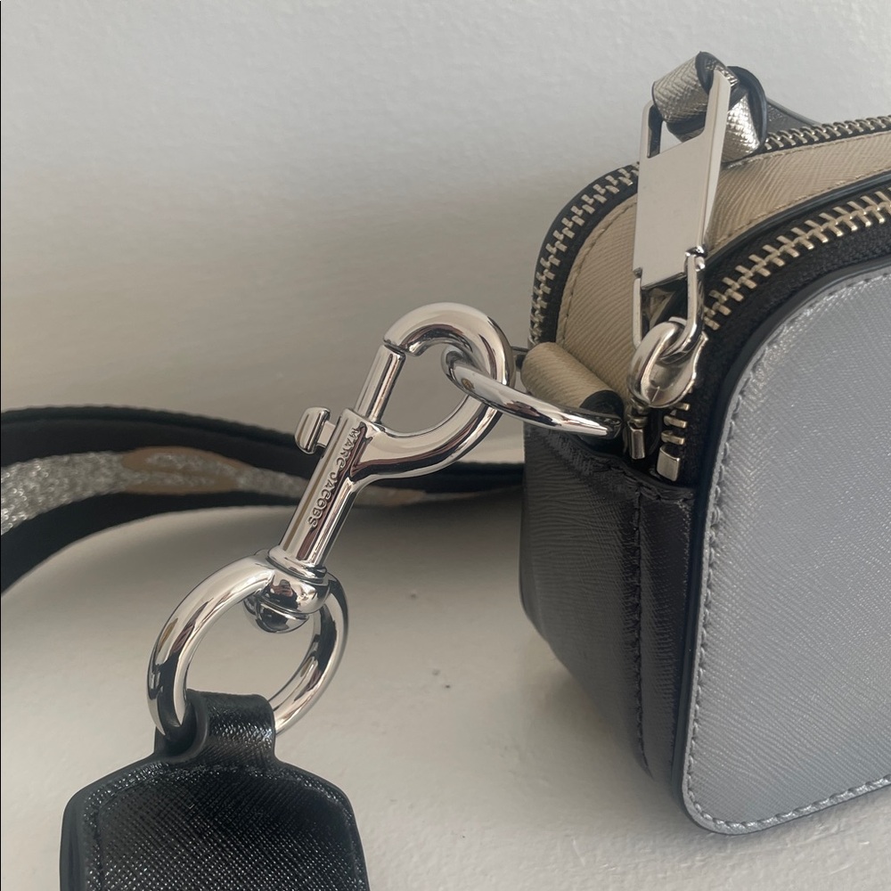 Marc Jacobs The Snapshot - Wolf Grey Multi - Picture 15 of 16